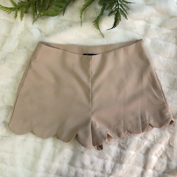 Monteau Pants - Monteau | High-Waisted Tan/Cream Scalloped Shorts